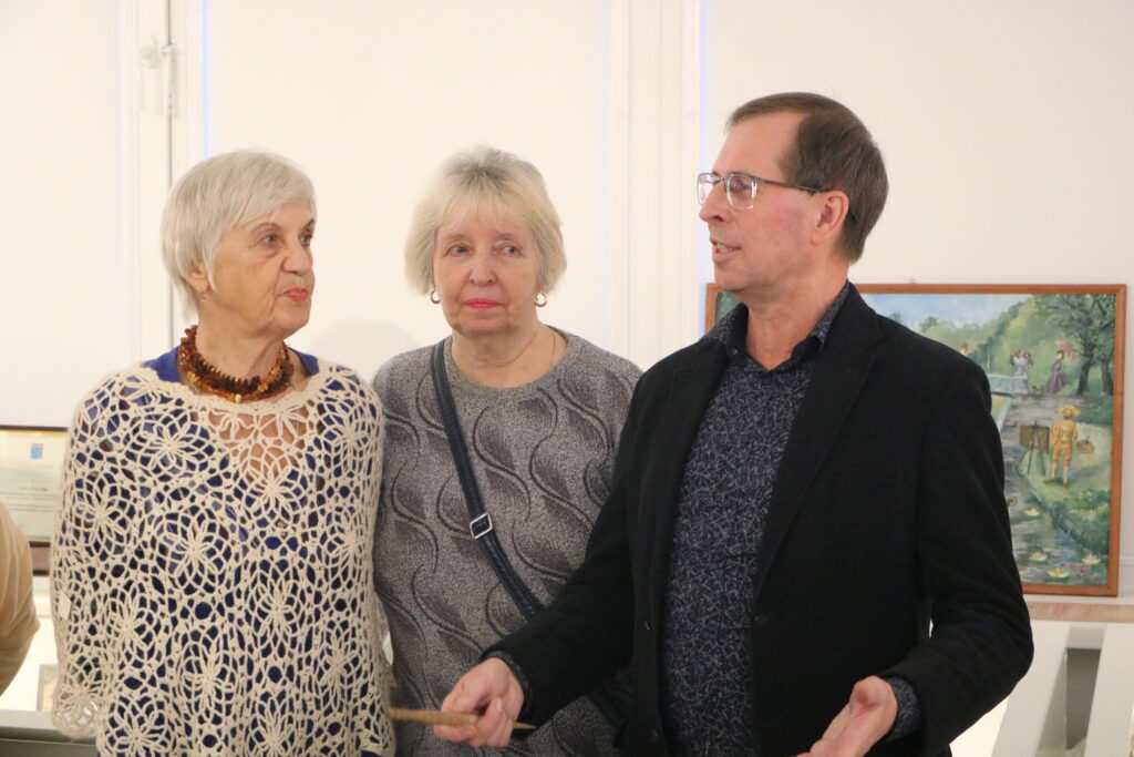 Андрей Бурлаков проводит экскурсию